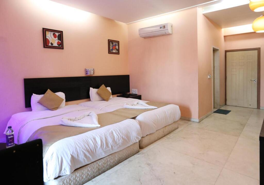 Лонавала: Hotel Aristro