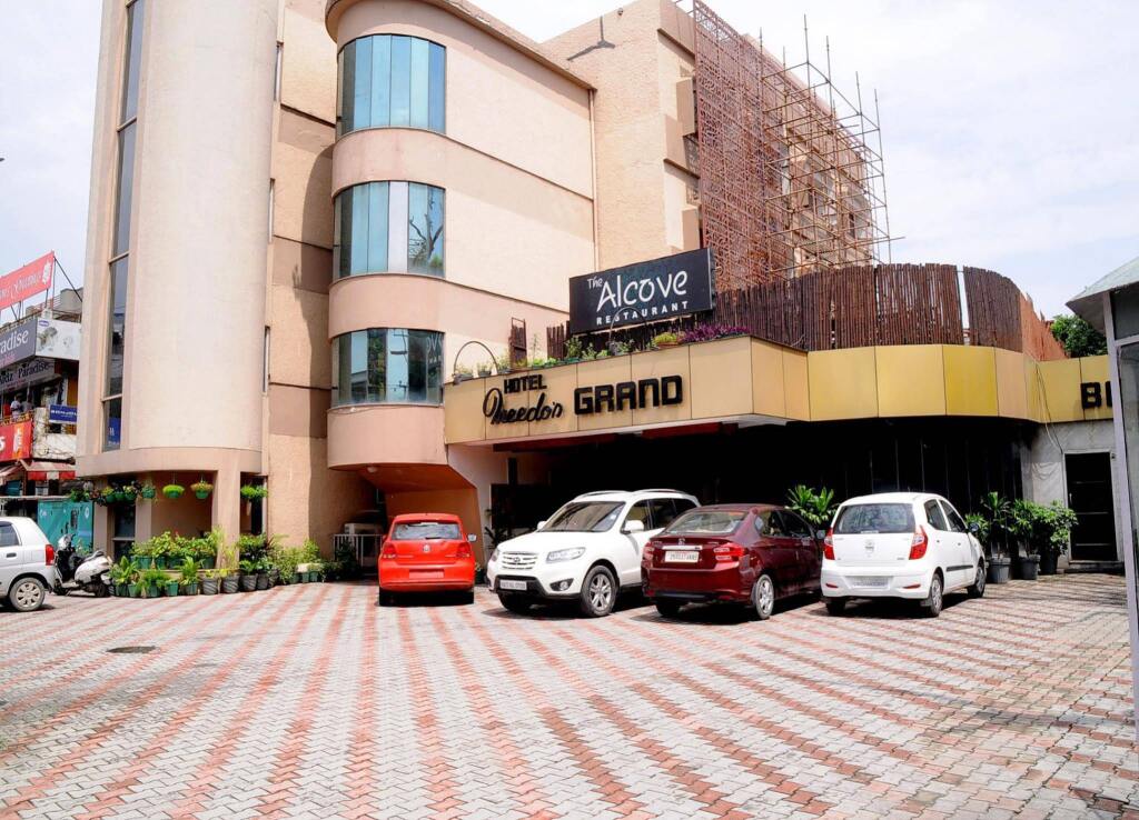Дехрадун: OYO 16006 Hotel Meedo's Grand