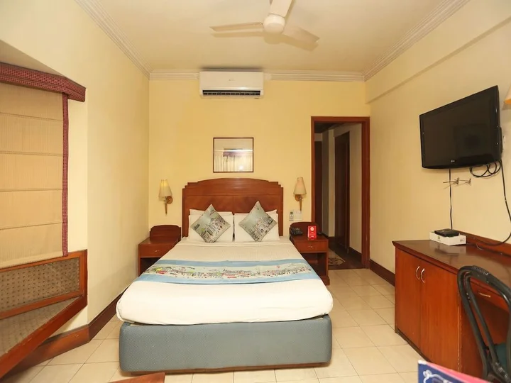 Нойда: Nirula's Hotel