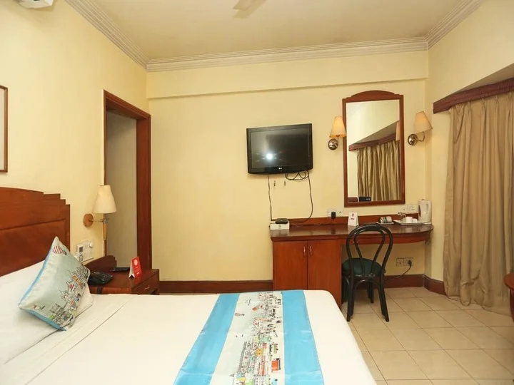Нойда: Nirula's Hotel