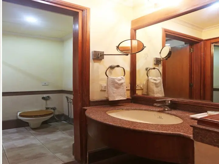 Нойда: Nirula's Hotel