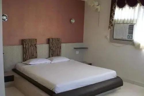 Сурат: Embassy Hotel