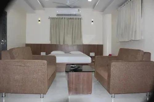Сурат: Embassy Hotel