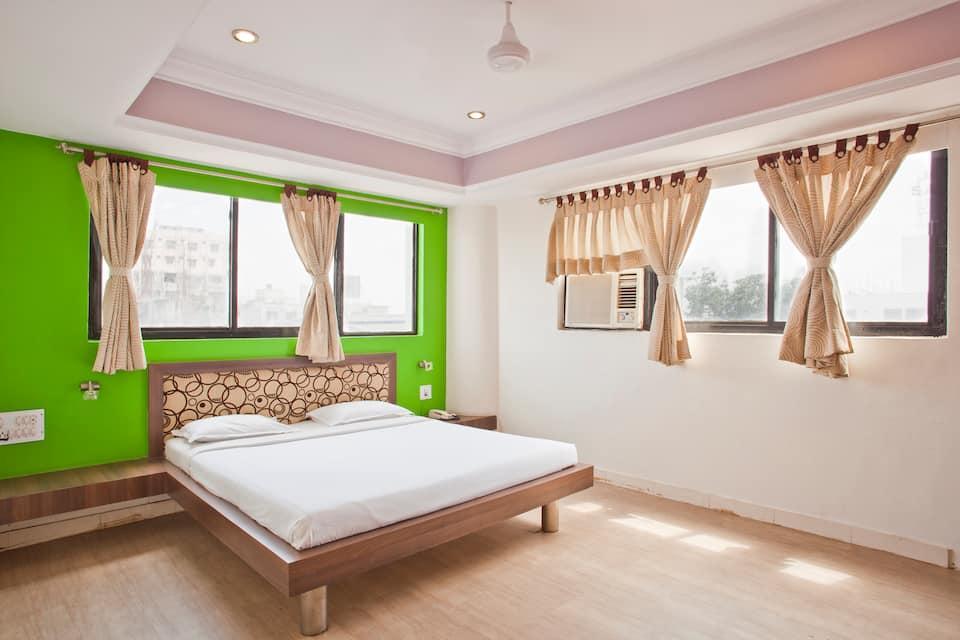 Сурат: Embassy Hotel