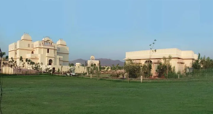 Кукас: Heritage Retreat