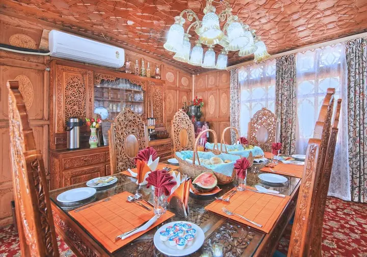 Шринагар: Kolu Group Of Houseboats