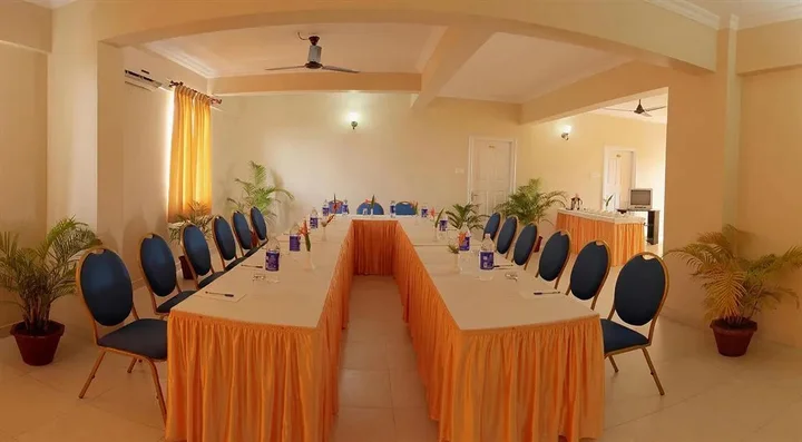 Эрамаллур: Ambadys Palmgrove Club