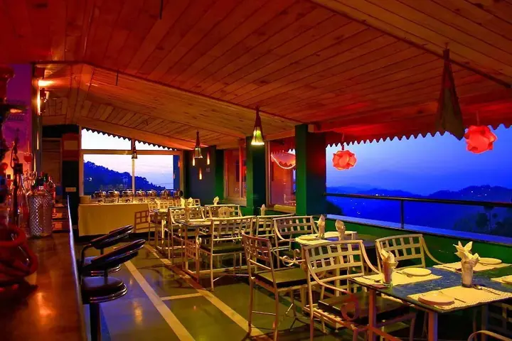 Казаули: Hotel Kasauli Woods