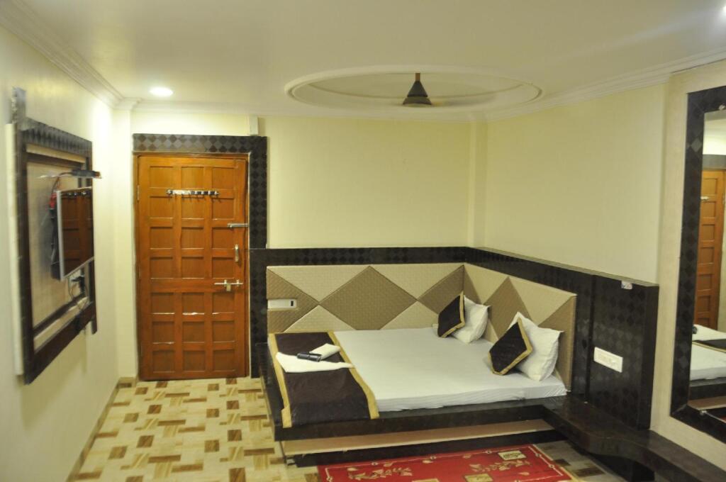 Пачмарай: Hotel Sanskar