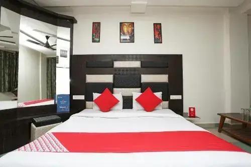 Пачмарай: Hotel Sanskar