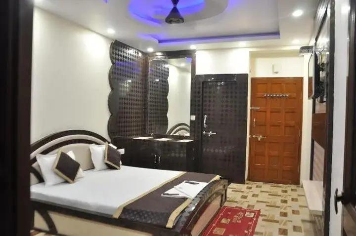 Пачмарай: Hotel Sanskar