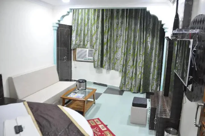 Пачмарай: Hotel Sanskar