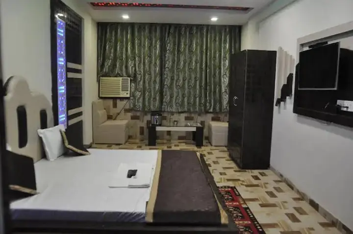 Пачмарай: Hotel Sanskar