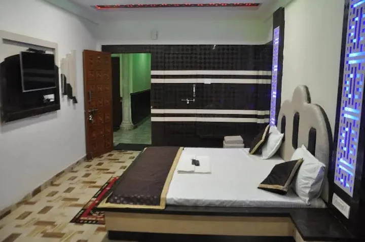 Пачмарай: Hotel Sanskar