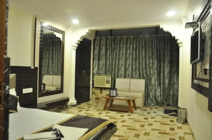 Пачмарай: Hotel Sanskar