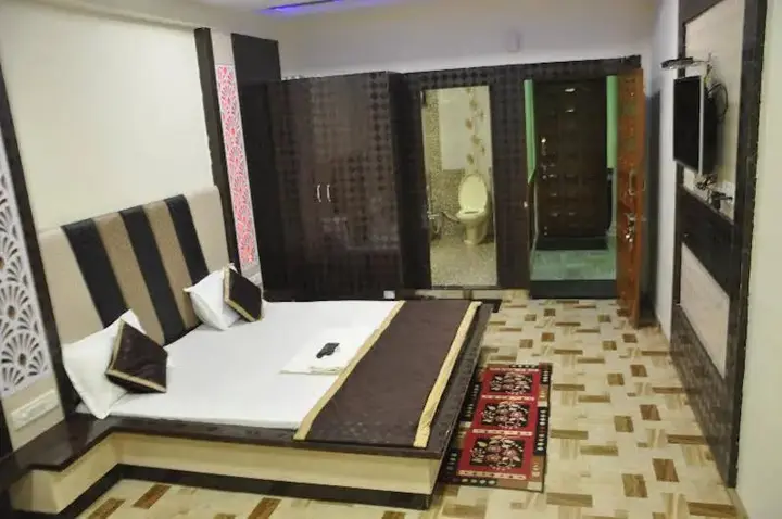 Пачмарай: Hotel Sanskar