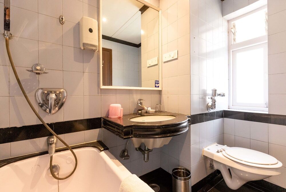 Мумбаи: West End Hotel