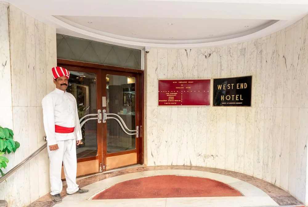 Мумбаи: West End Hotel