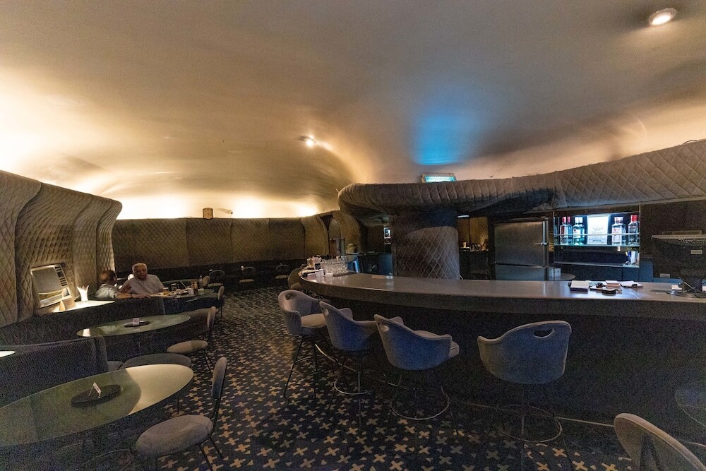 Мумбаи: West End Hotel