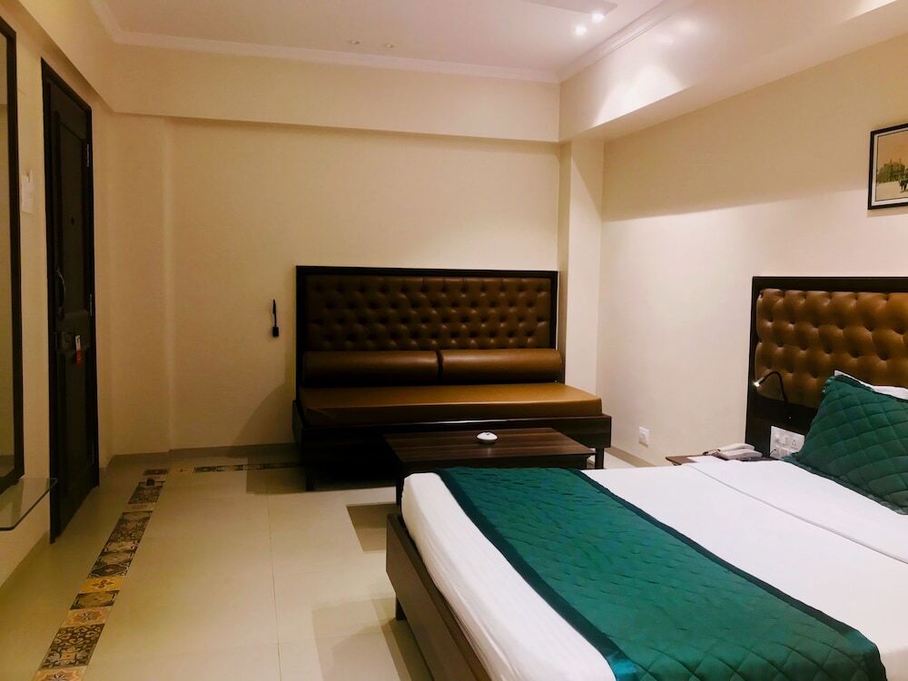 Мумбаи: West End Hotel