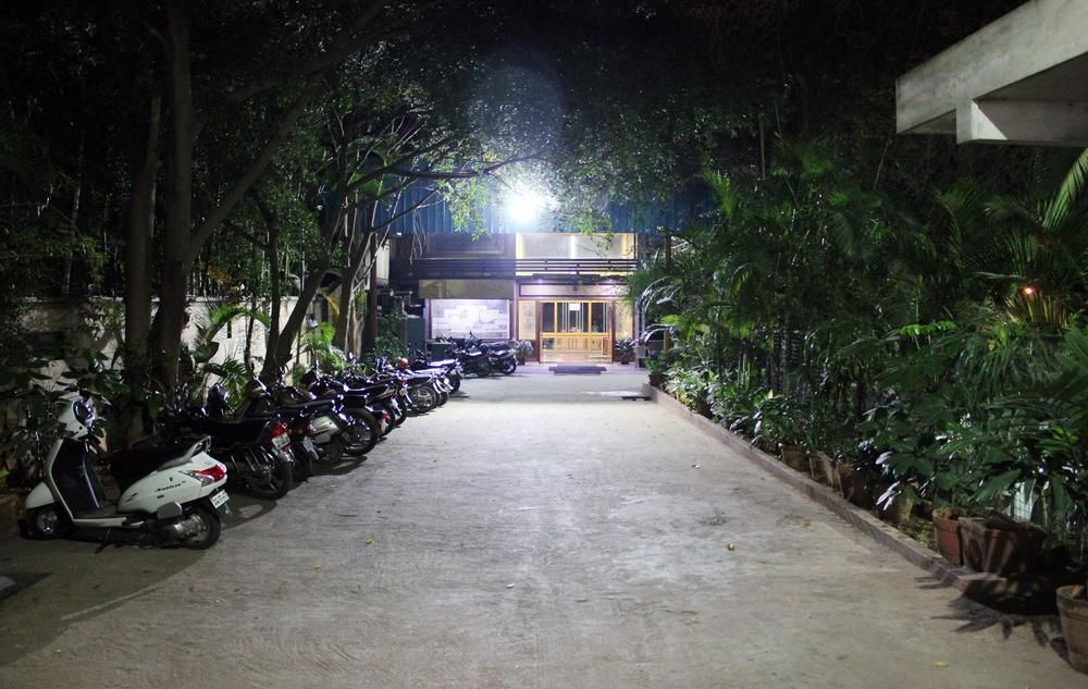 Бангалор: 1327 Inchara Hotel