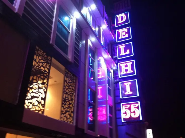 Нью-Дели: The Delhi 55