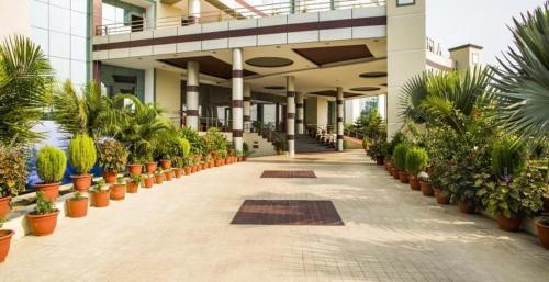 Бахадрабад: Gardenia Hotel Spa and Resort