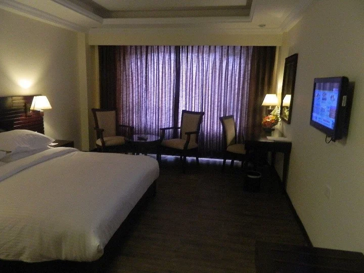 Гадаг: Keshav Clarks Inn