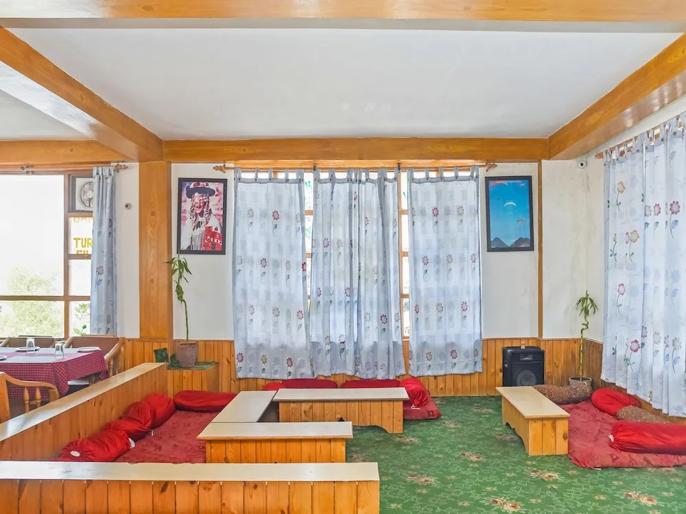Манали: Surabhi Hotel