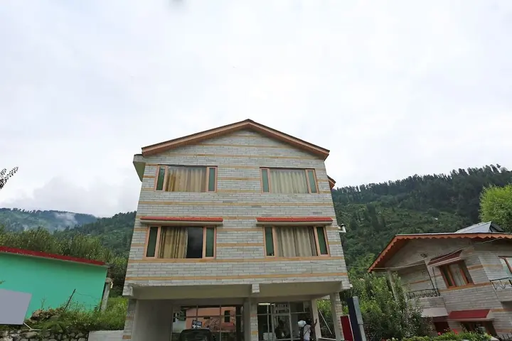 Манали: OYO 7138 Acharya Cottage