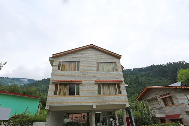 Манали: OYO 7138 Acharya Cottage