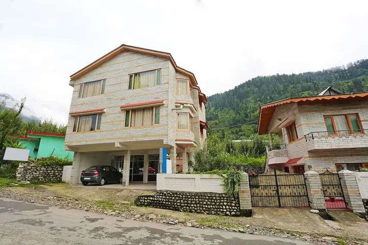 Манали: OYO 7138 Acharya Cottage