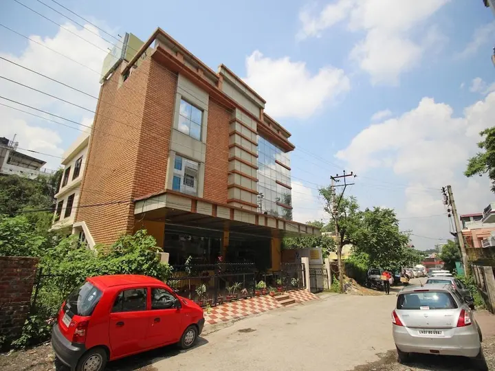 Дехрадун: OYO 6438 Hotel Valley Plaza