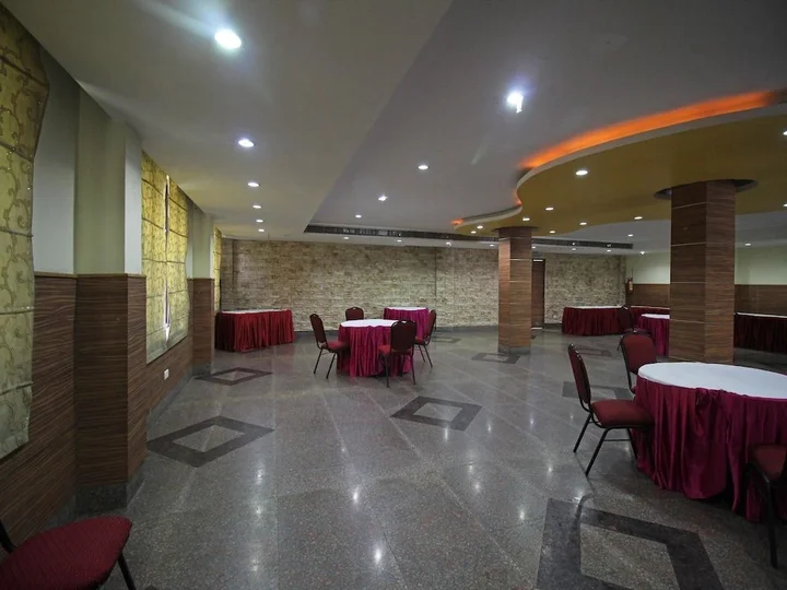 Дехрадун: OYO 6438 Hotel Valley Plaza