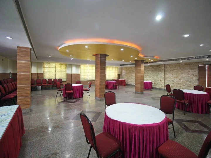 Дехрадун: OYO 6438 Hotel Valley Plaza