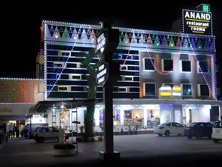 Патан: Hotel Anand