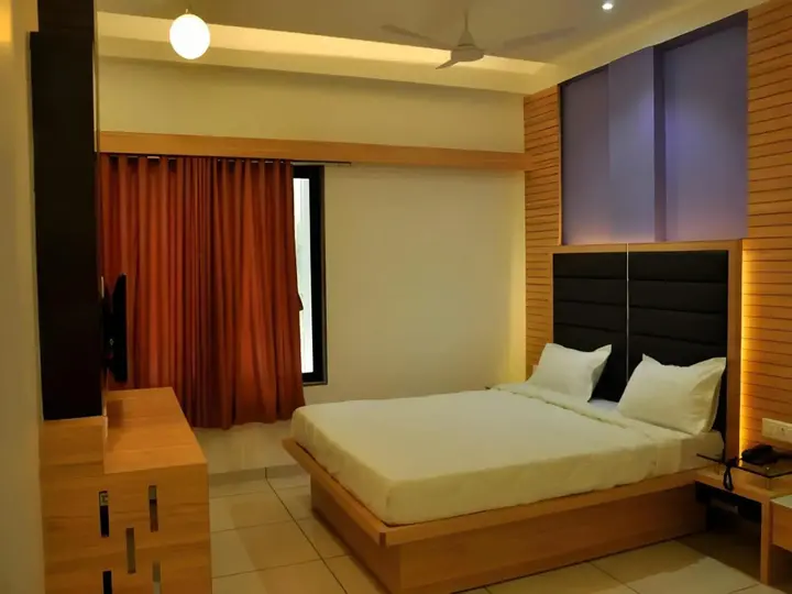 Патан: Hotel Anand
