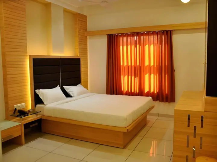 Патан: Hotel Anand