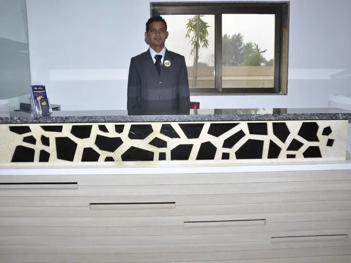 Патан: Hotel Anand