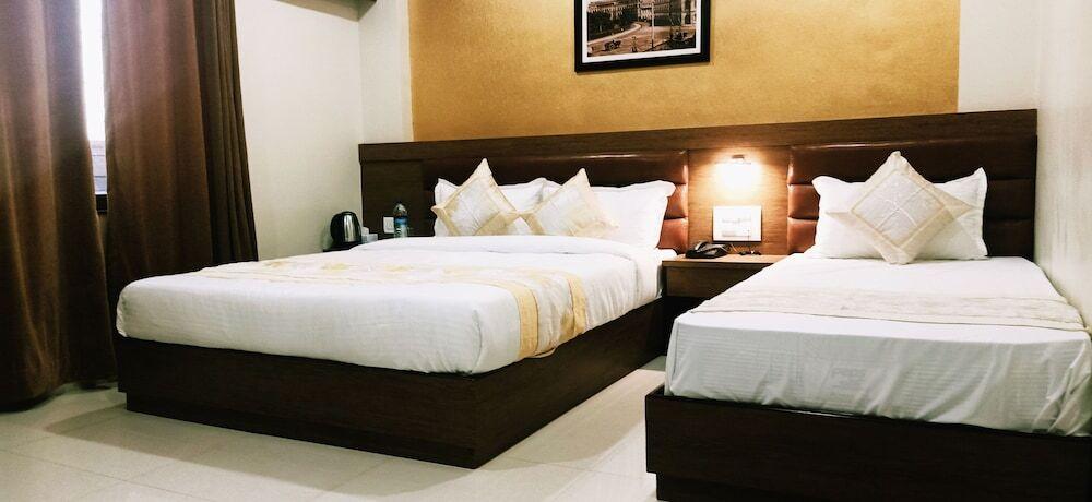 Мумбаи: Deluxe Inn