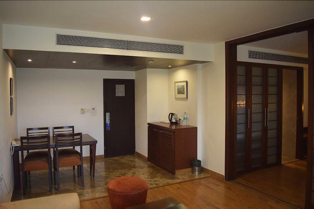Пуна: Hotel Centurion Inn