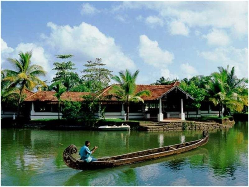 Коттаям: The Lake Village Resort