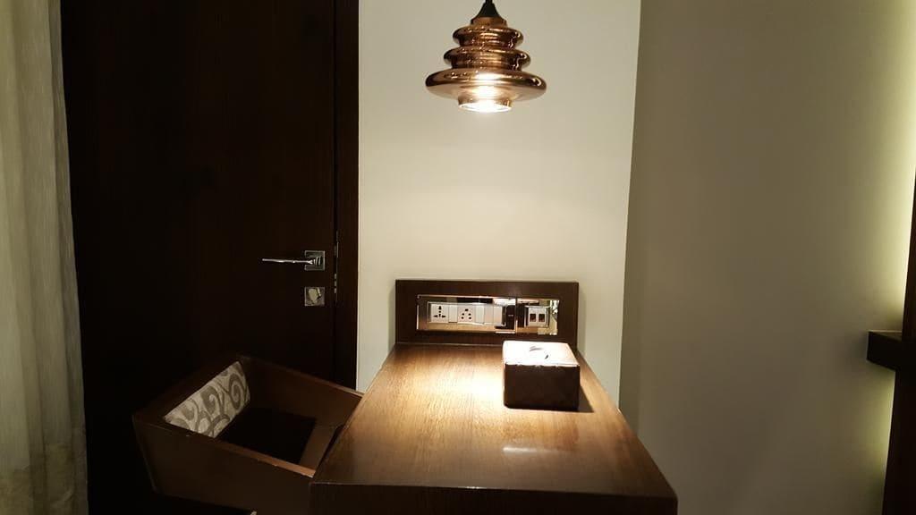 Мумбаи: Peninsula Redpine
