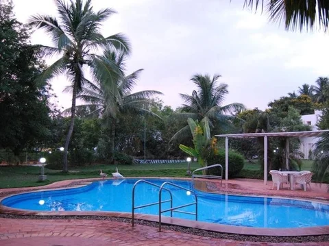 Соманур: Poppys Vista Hotel
