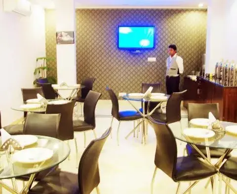 Нью-Дели: Hotel Deer Parkk
