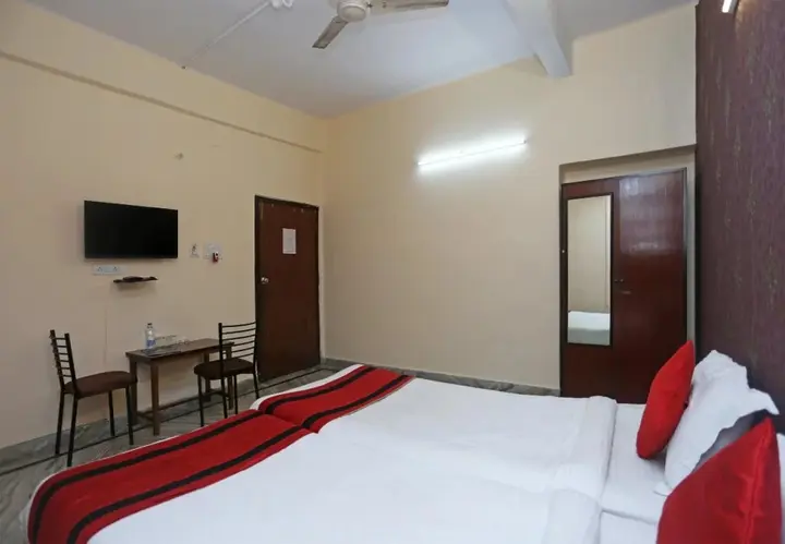 Колката: Hotel East West