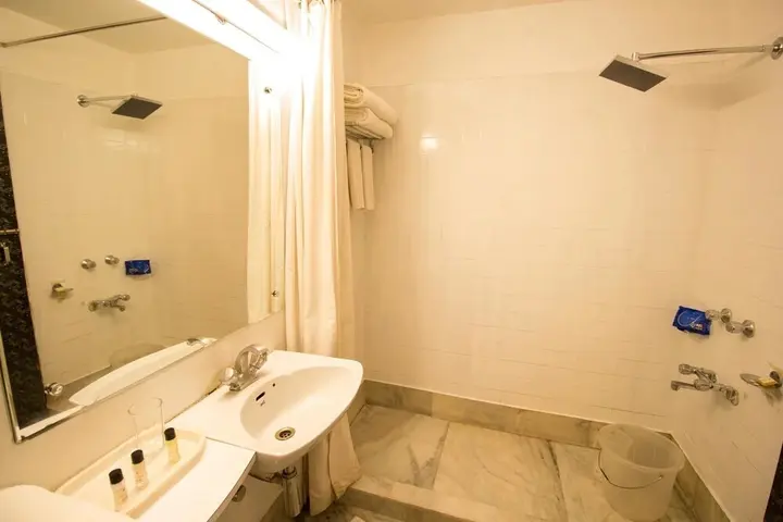 Гувахати: Hotel Aarian Aatithya