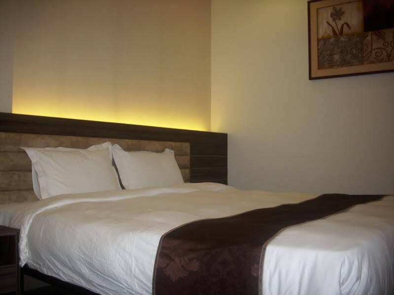 Гувахати: Hotel Pragati Manor