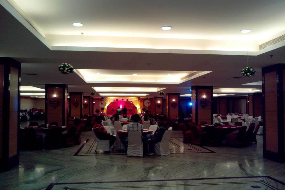 Индаур: Hotel Mangal City
