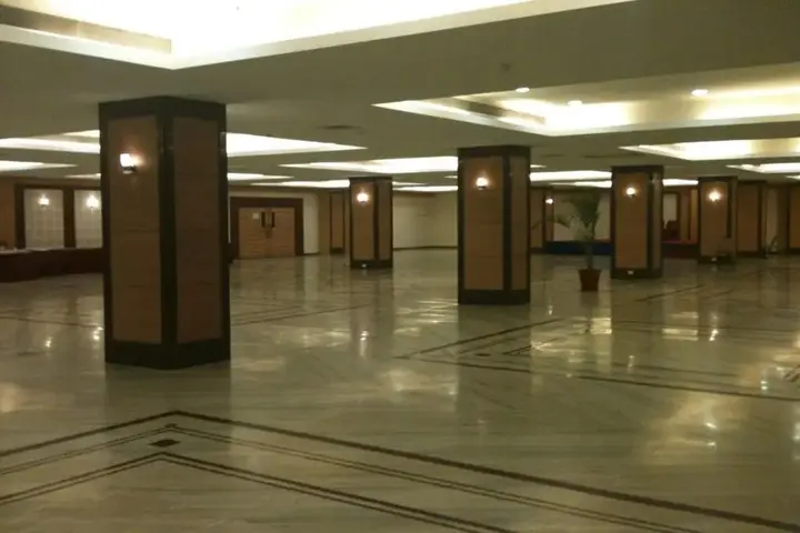 Индаур: Hotel Mangal City